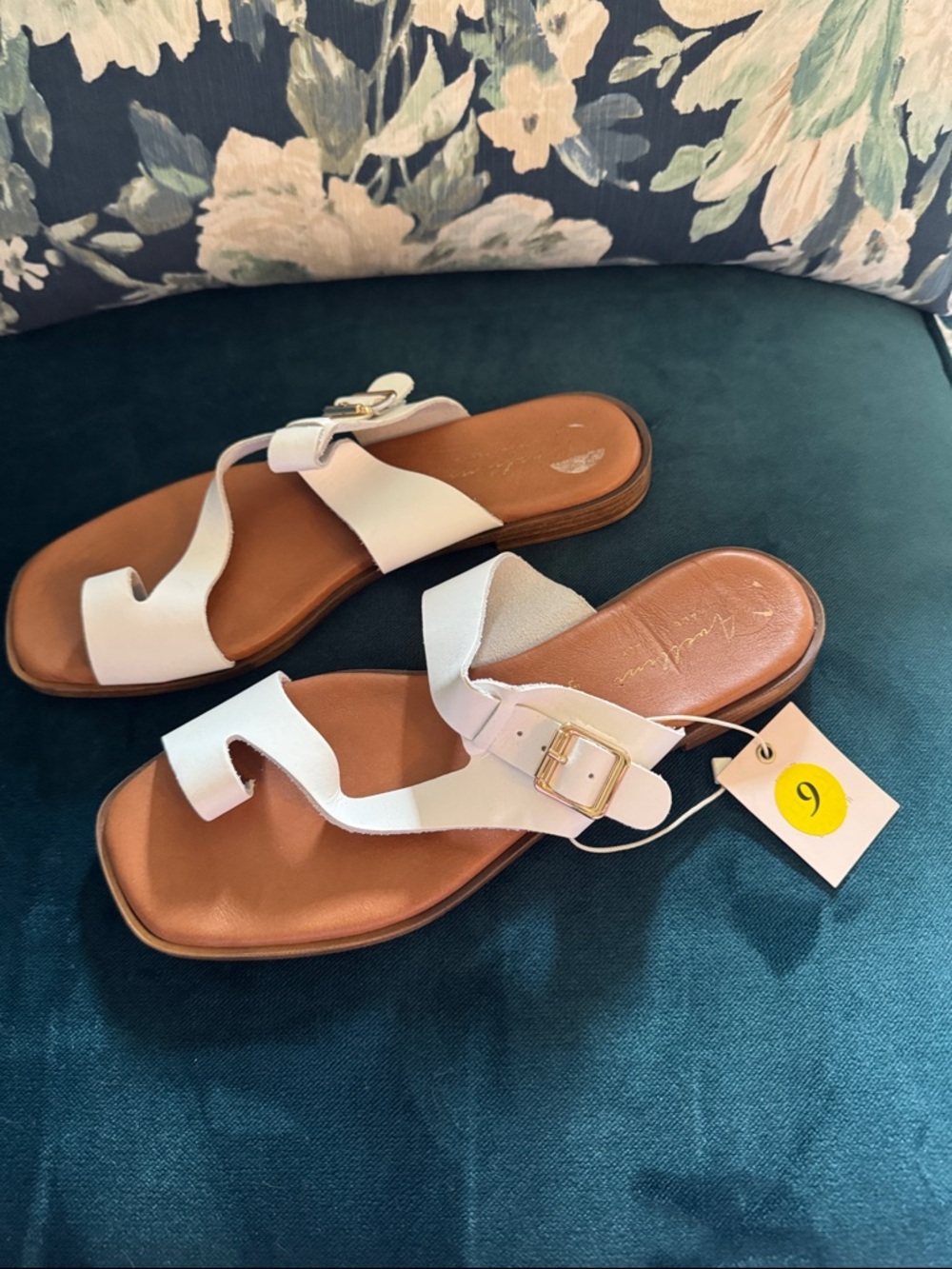 Avelinni  leather slippers